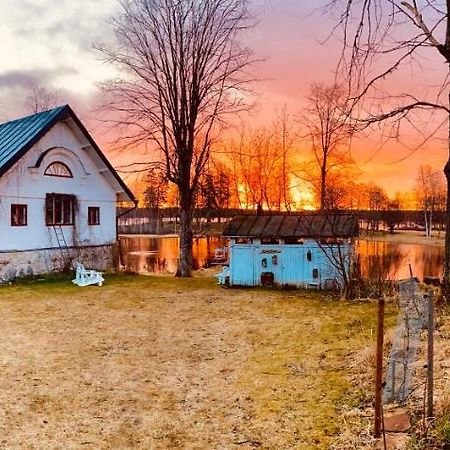 Romantic Spa Villa With Fireplace By The Lake Stjarnsund エクステリア 写真
