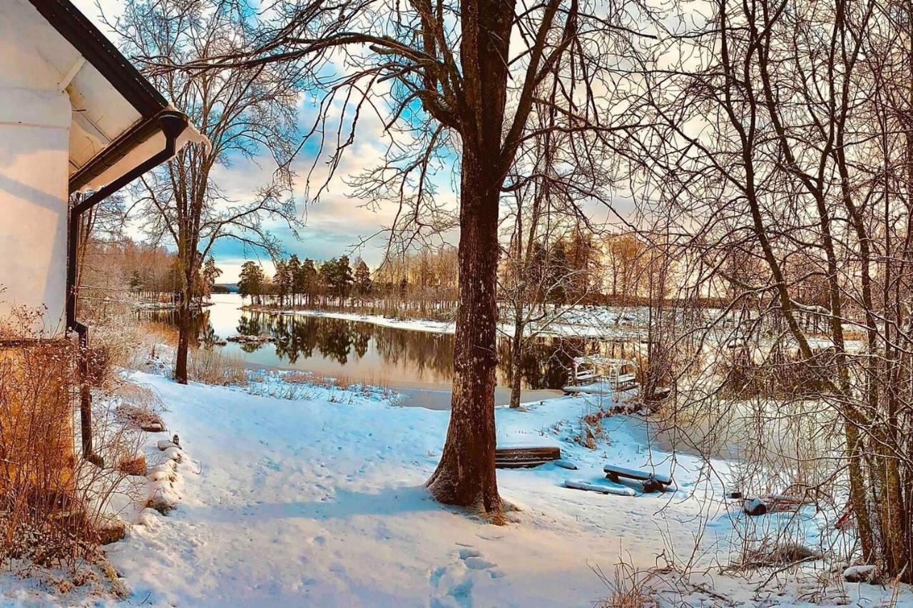 Romantic Spa Villa With Fireplace By The Lake Stjarnsund エクステリア 写真