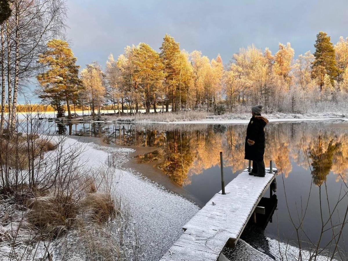 Romantic Spa Villa With Fireplace By The Lake Stjarnsund エクステリア 写真